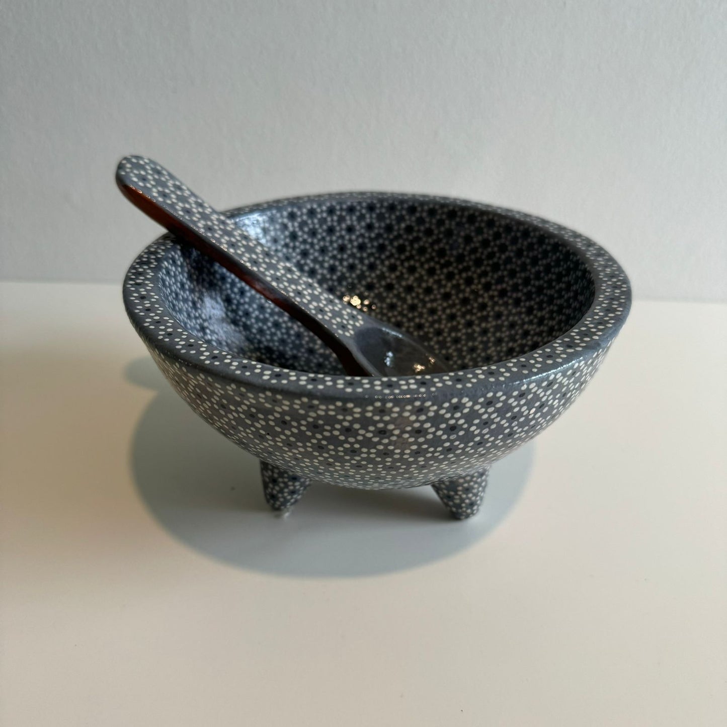 Molcajete Capuleado Mediano plano Gris