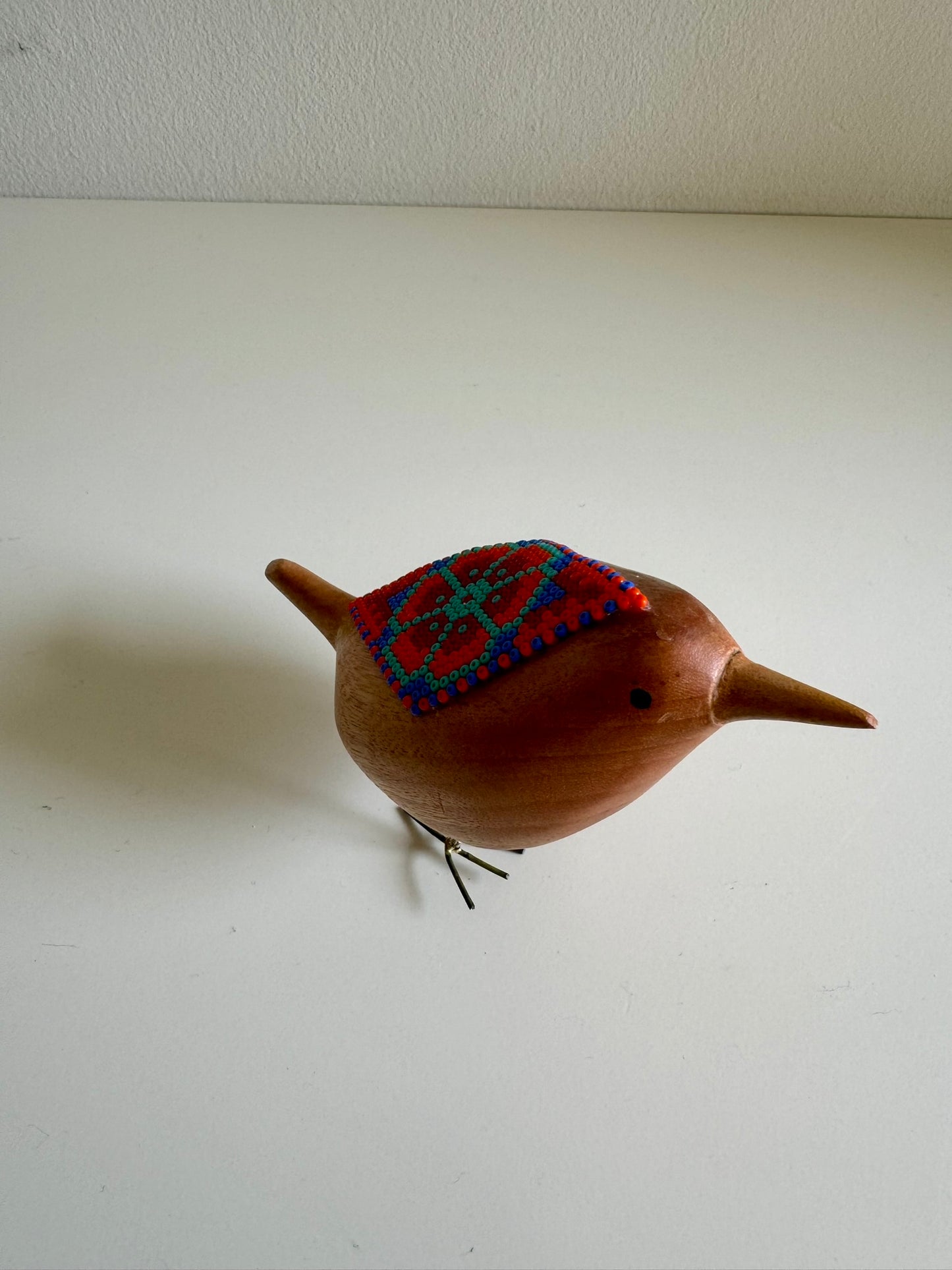 Pájaro de Madera con Arte Huichol