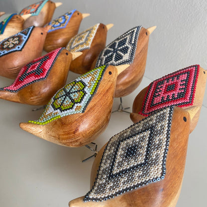 Pájaro Mini de Madera con Arte Huichol