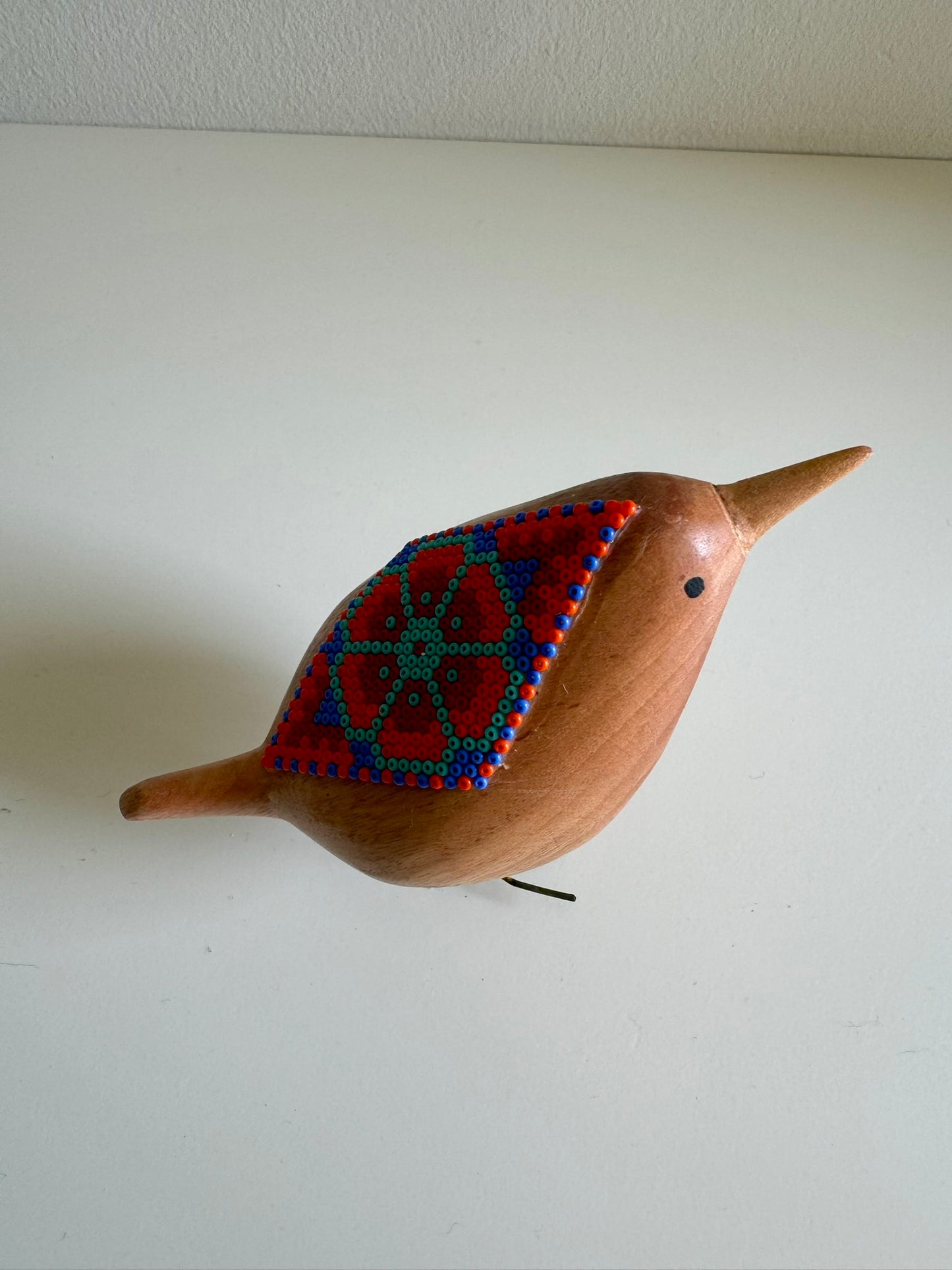 Pájaro de Madera con Arte Huichol