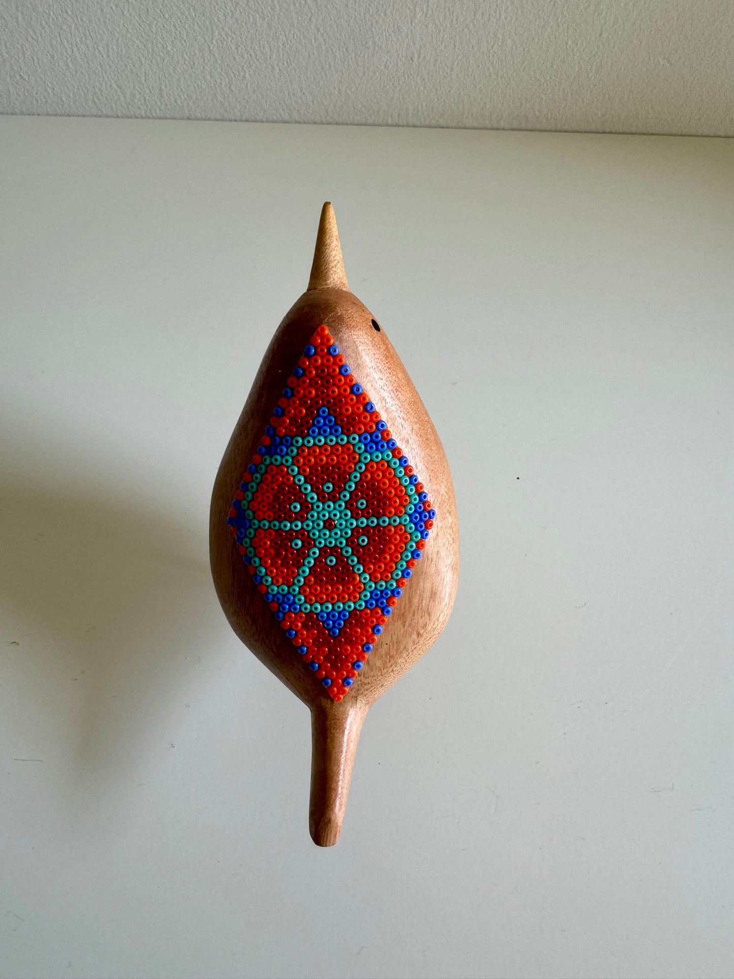 Pájaro de Madera con Arte Huichol