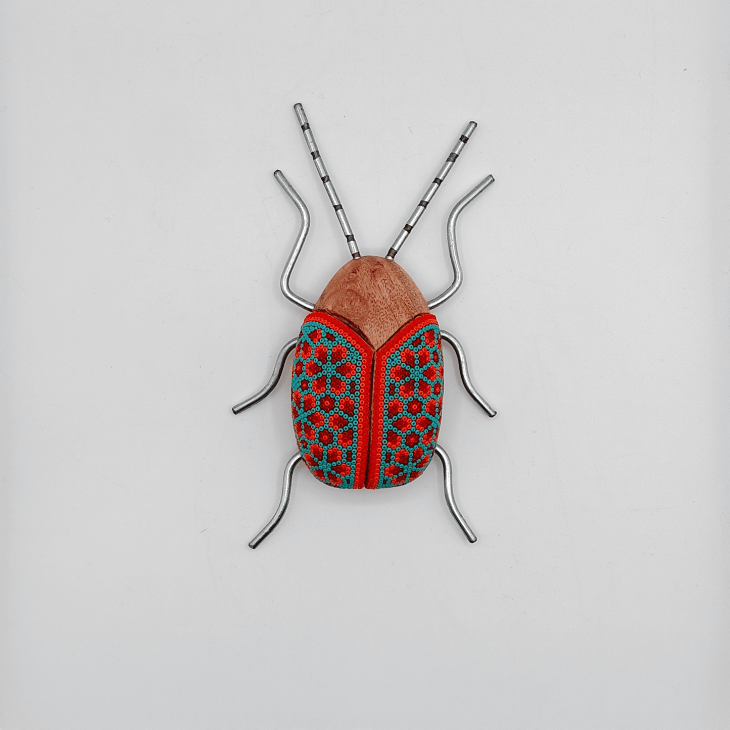Escarabajo de Madera con Arte Huichol