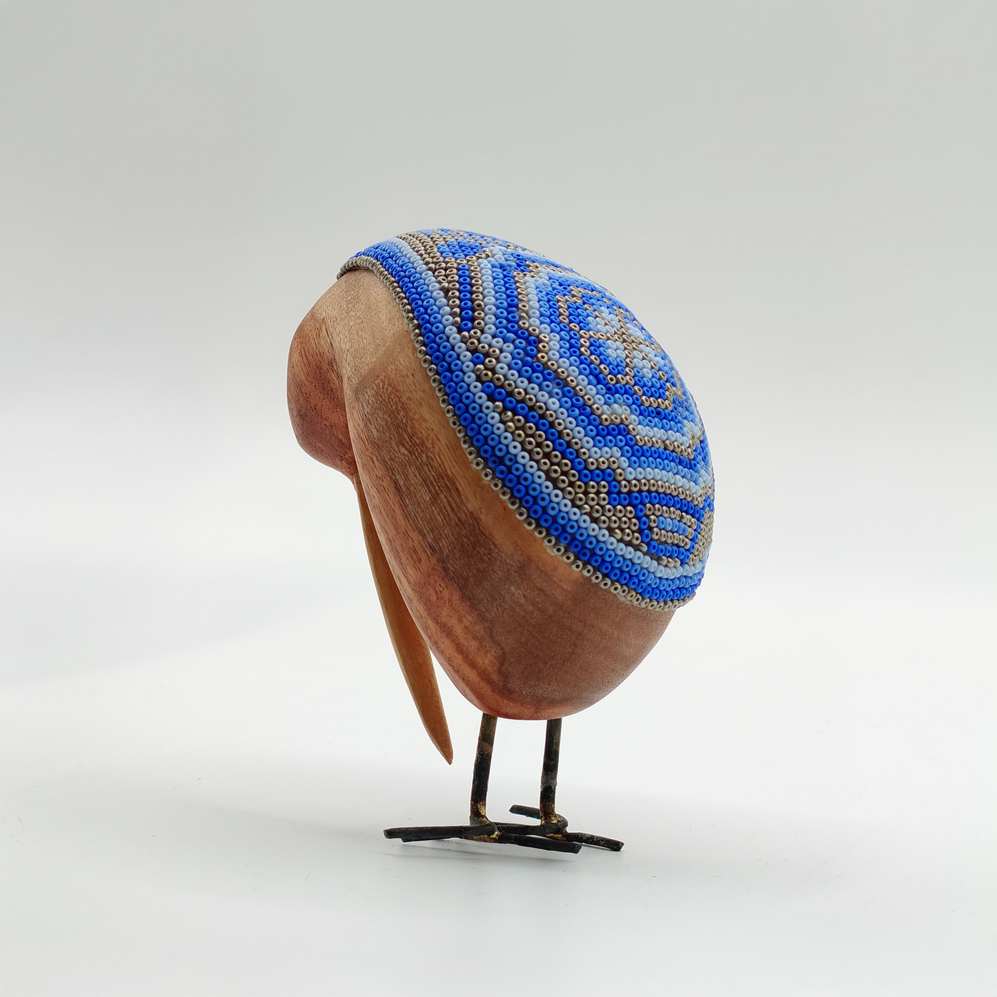 Kiwi de Madera con Arte Huichol