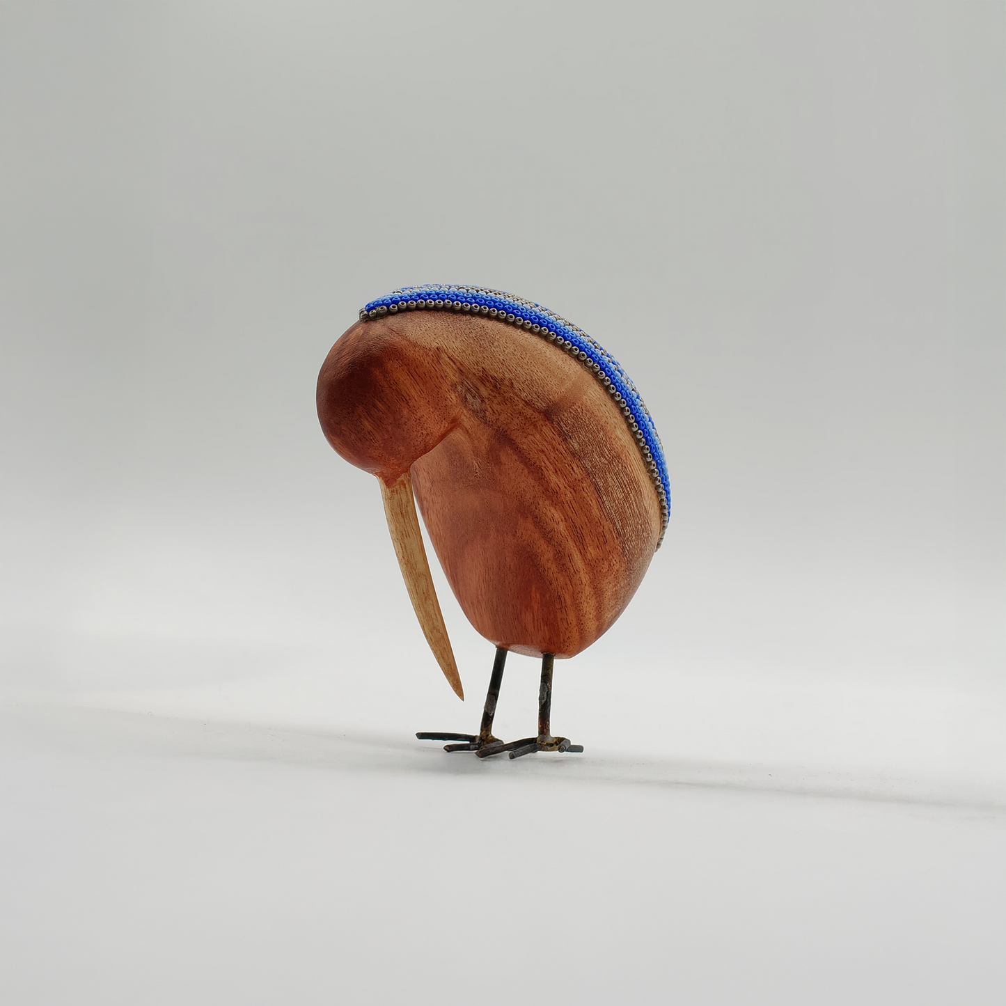 Kiwi de Madera con Arte Huichol
