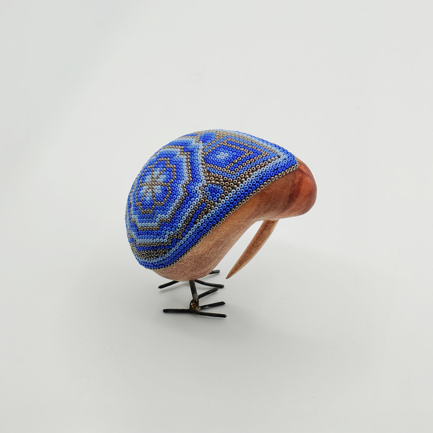 Kiwi de Madera con Arte Huichol