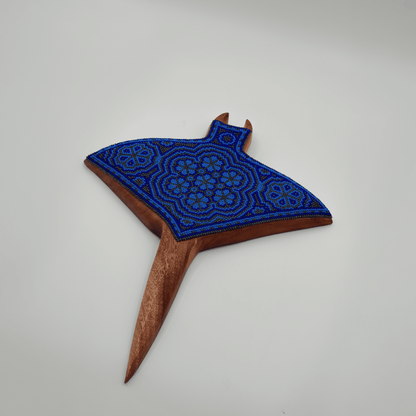 Mantarraya de Madera con Arte Huichol
