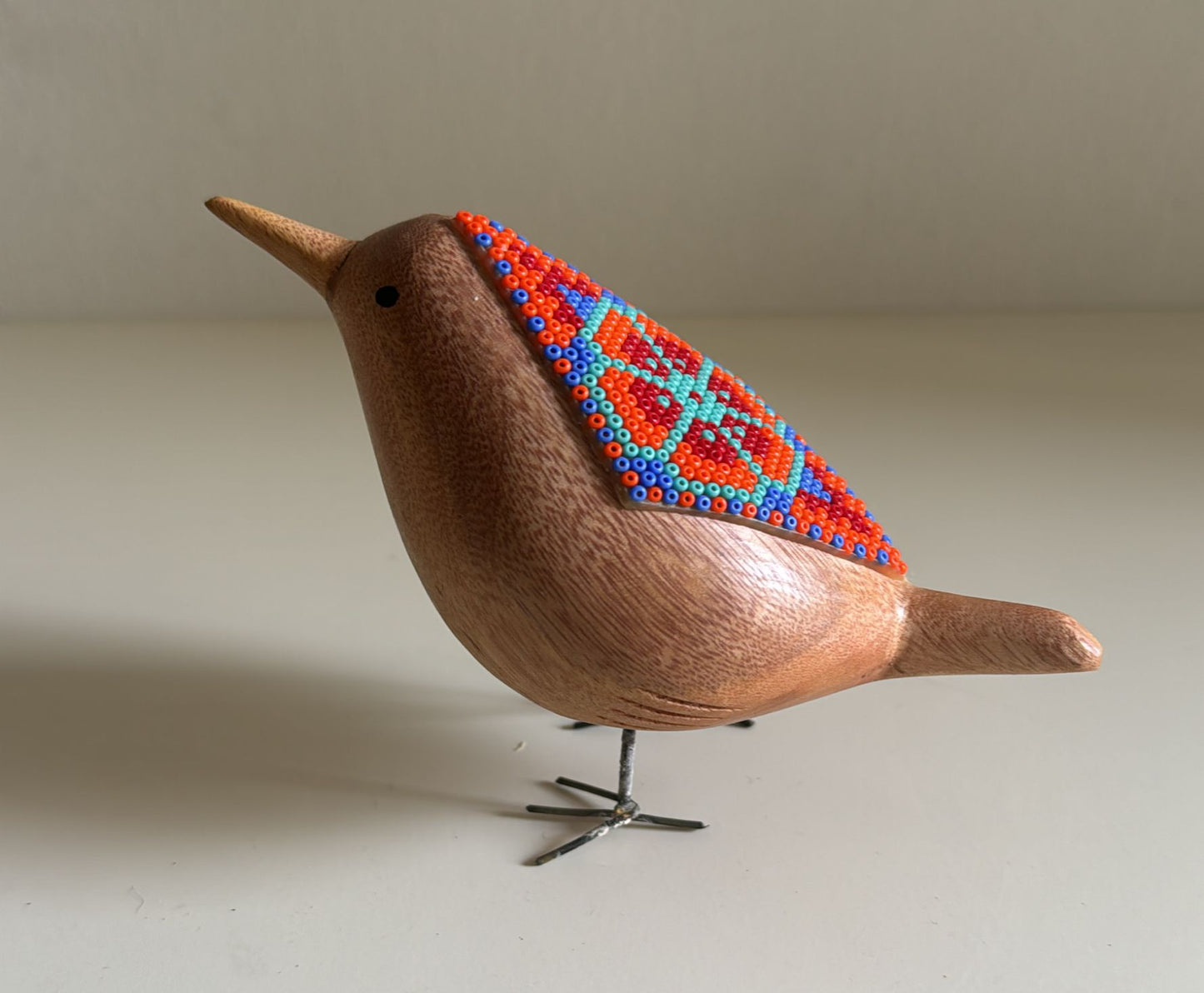 Pájaro de Madera con Arte Huichol