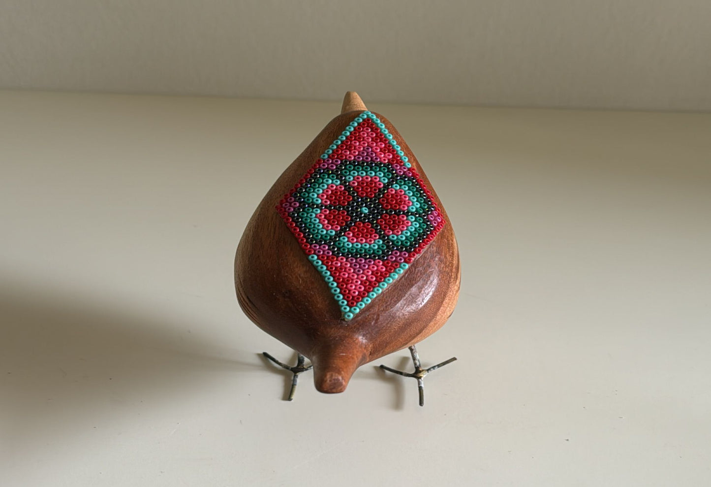 Pájaro de Madera con Arte Huichol