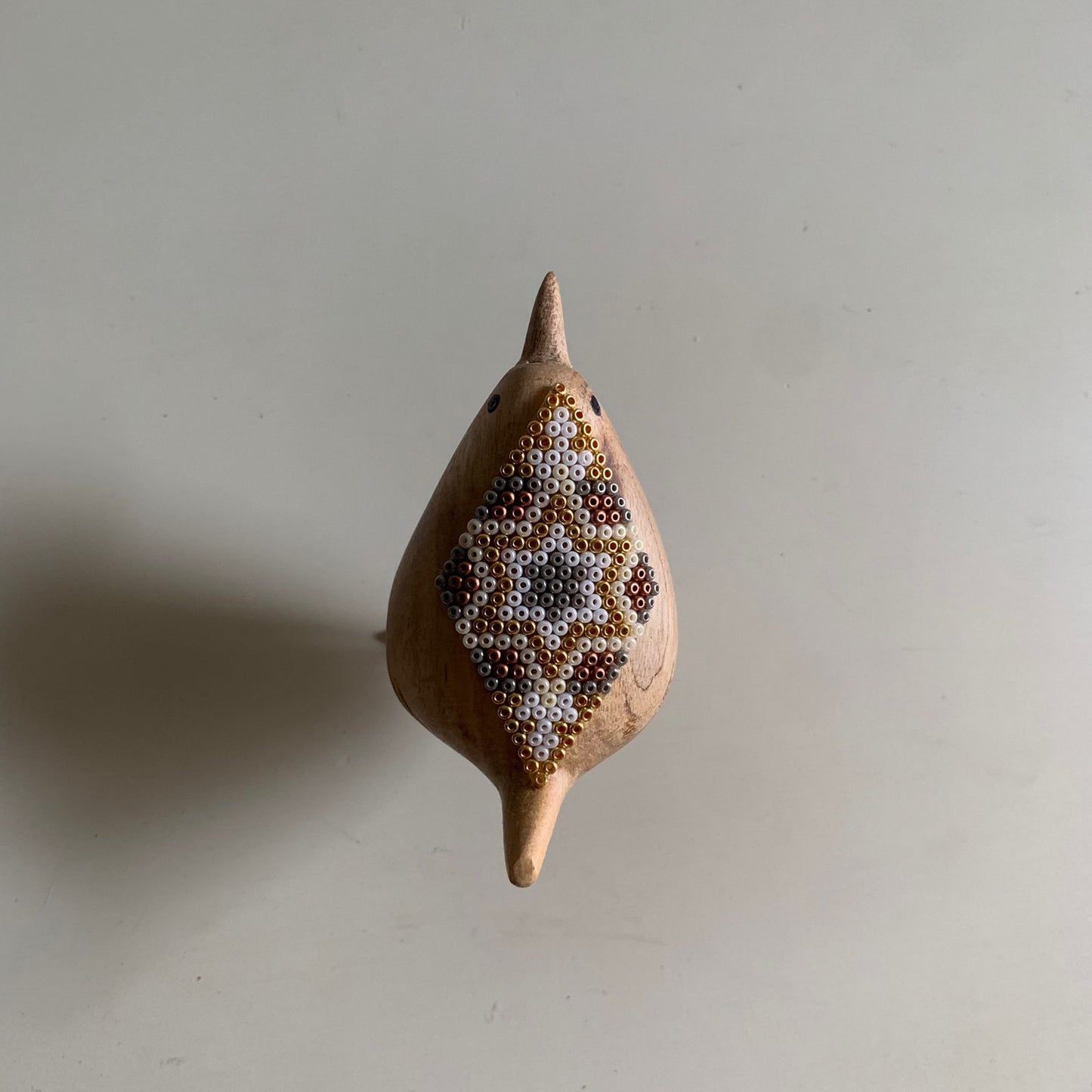Pájaro Mini de Madera con Arte Huichol