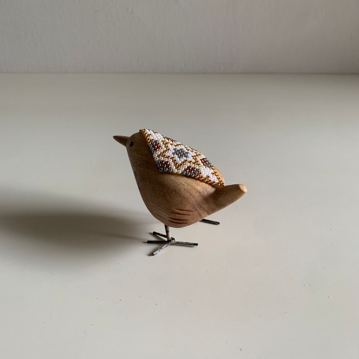 Pájaro Mini de Madera con Arte Huichol