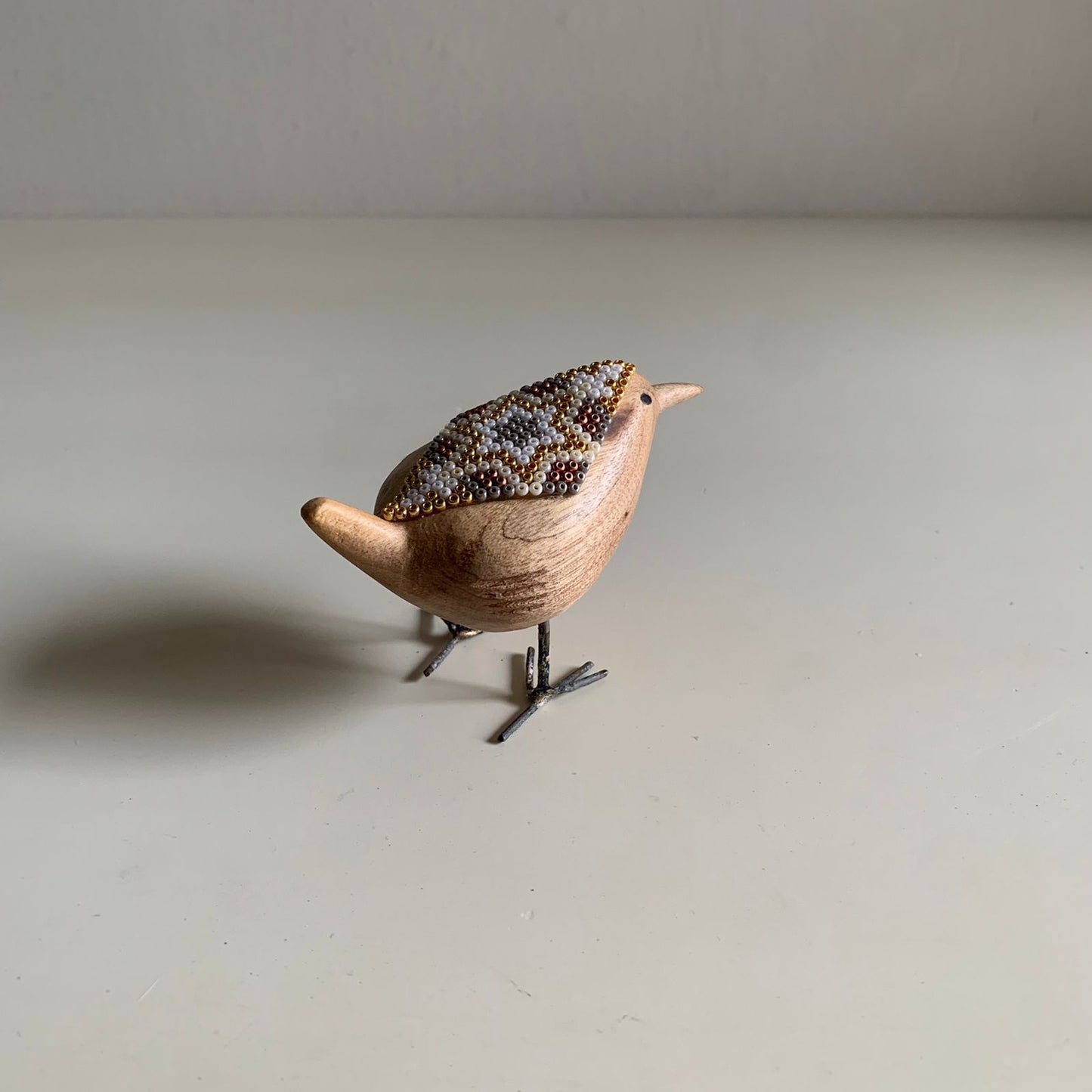 Pájaro Mini de Madera con Arte Huichol