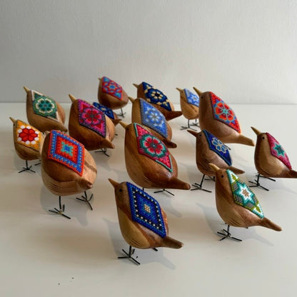 Pájaro Mini de Madera con Arte Huichol