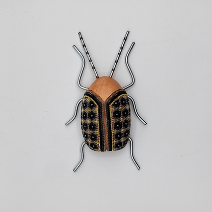 Escarabajo de Madera con Arte Huchol