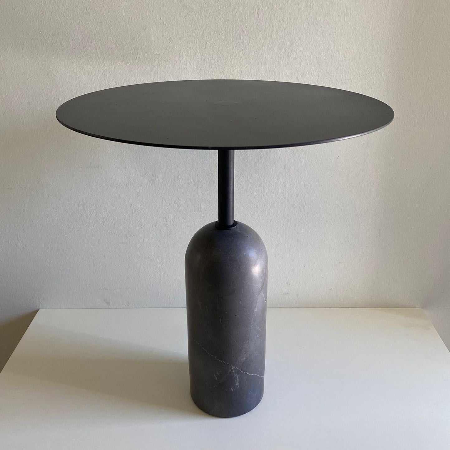 Mesa Lateral base de Mármol Santo Tomás con Herrería