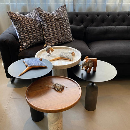 Mesa Lateral con Base de Mármol Carrara Blanco con Cubierta de Madera