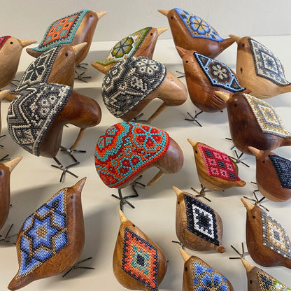 Pájaro de Madera con Arte Huichol