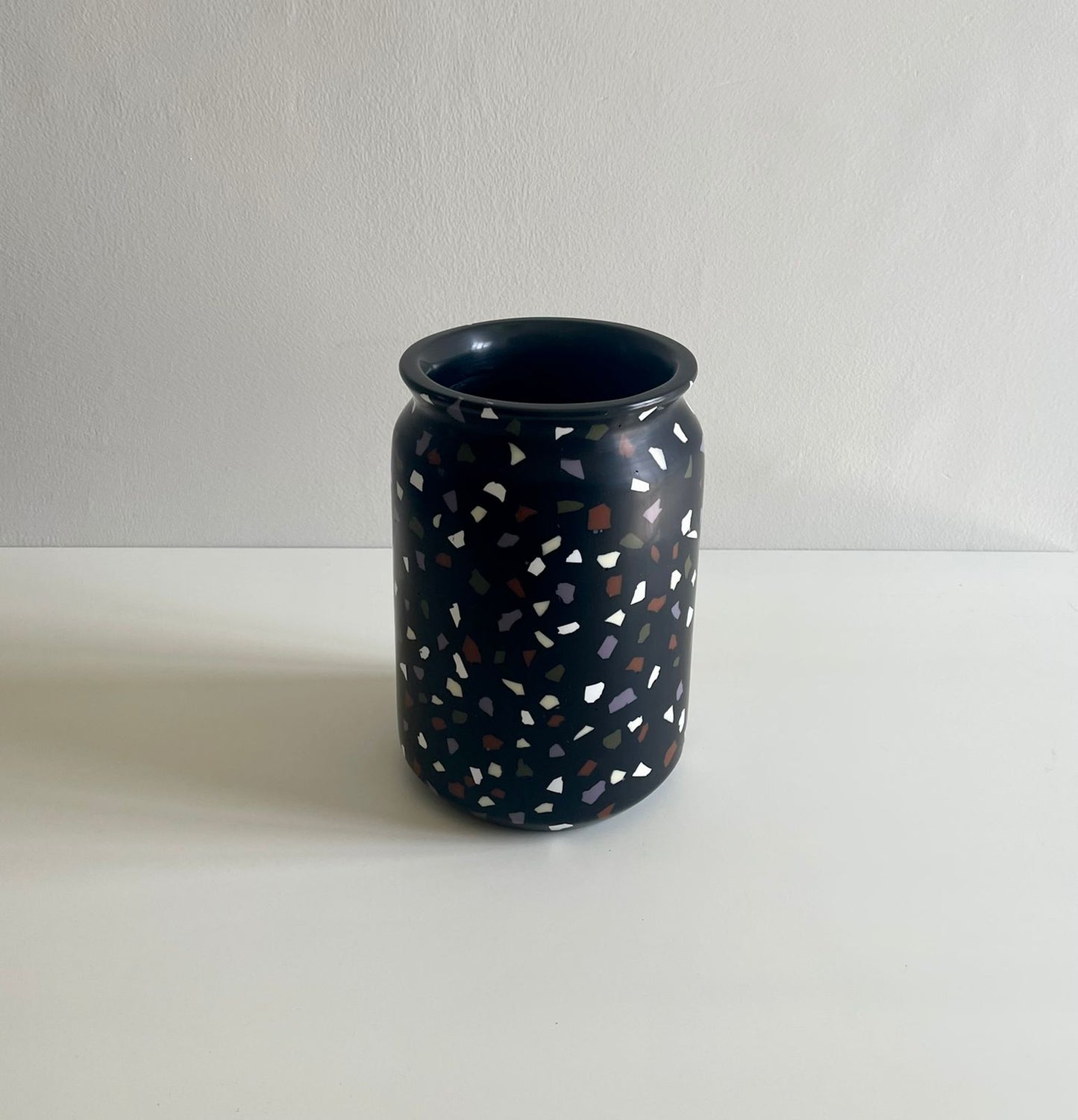 Florero de Resina Colección Pepita Negra
