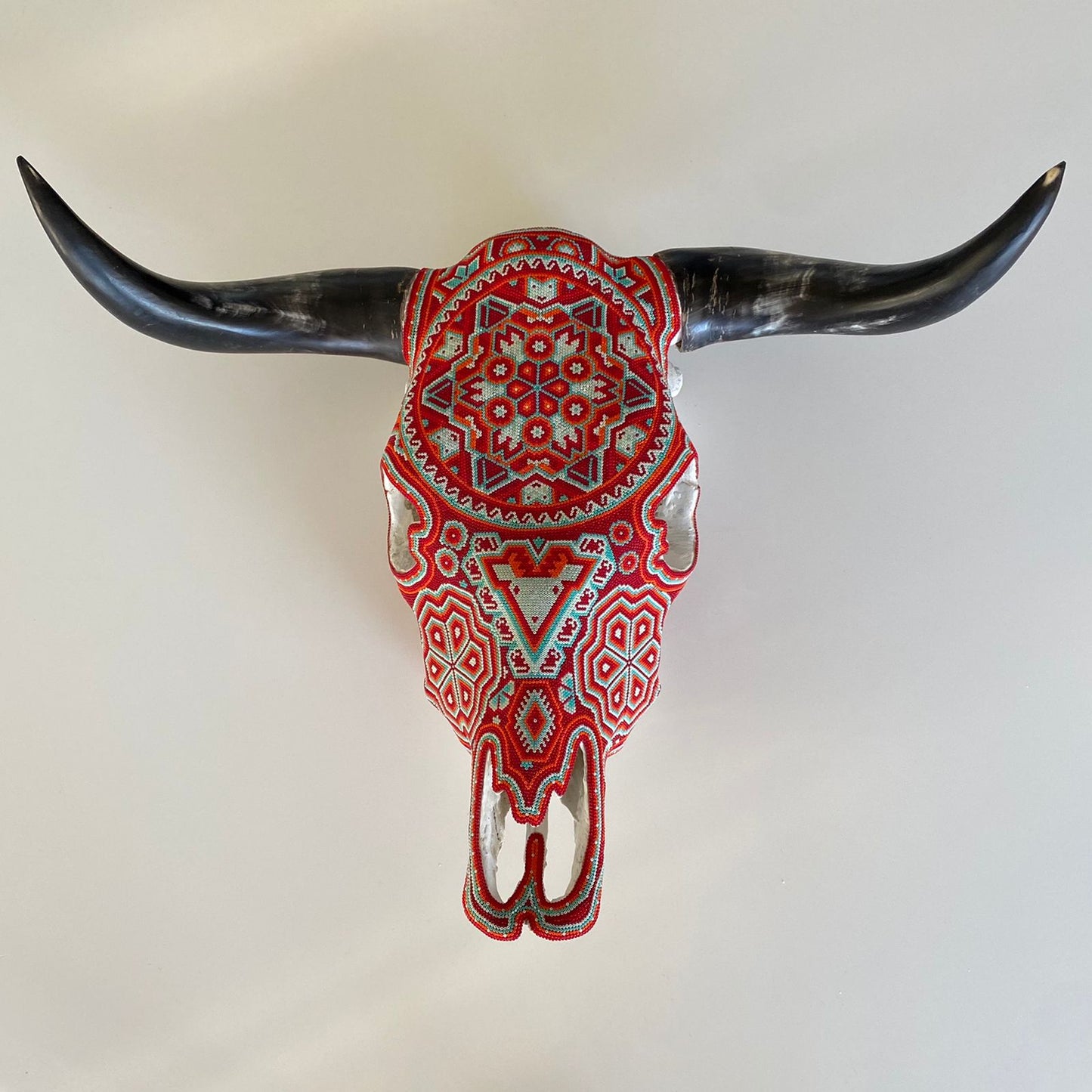 Cabeza de Vaca  Natural con Arte Huichol