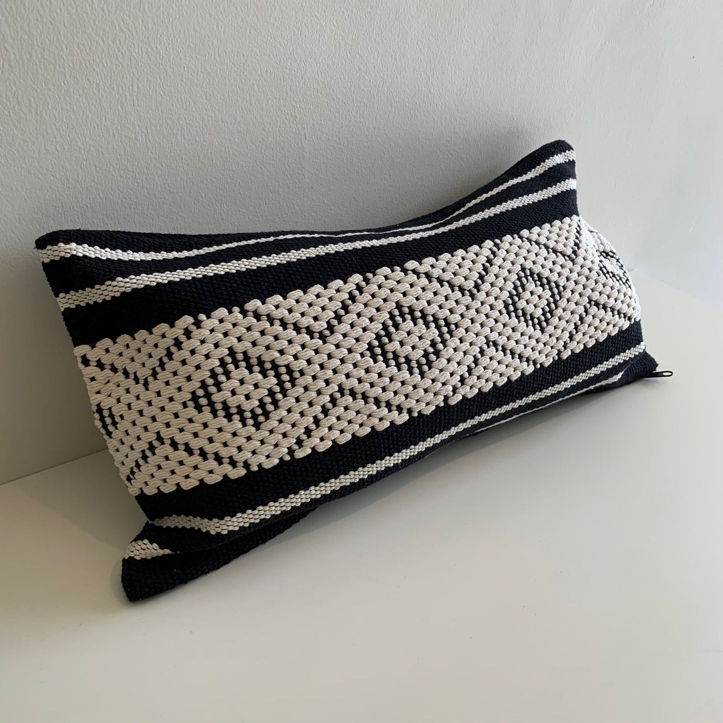 Funda de Cojín en Telar de Cintura Chico Negro