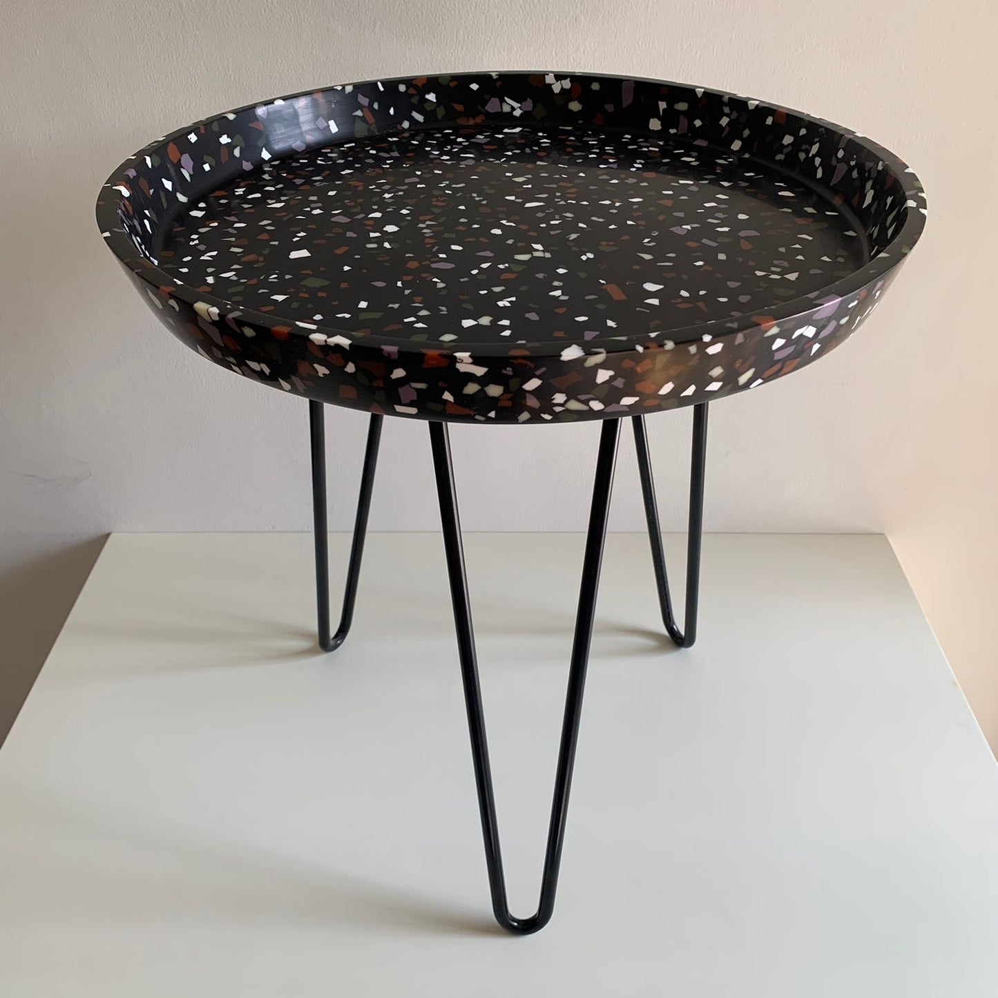 Mesa Lateral de Resina Colección Pepita Negra