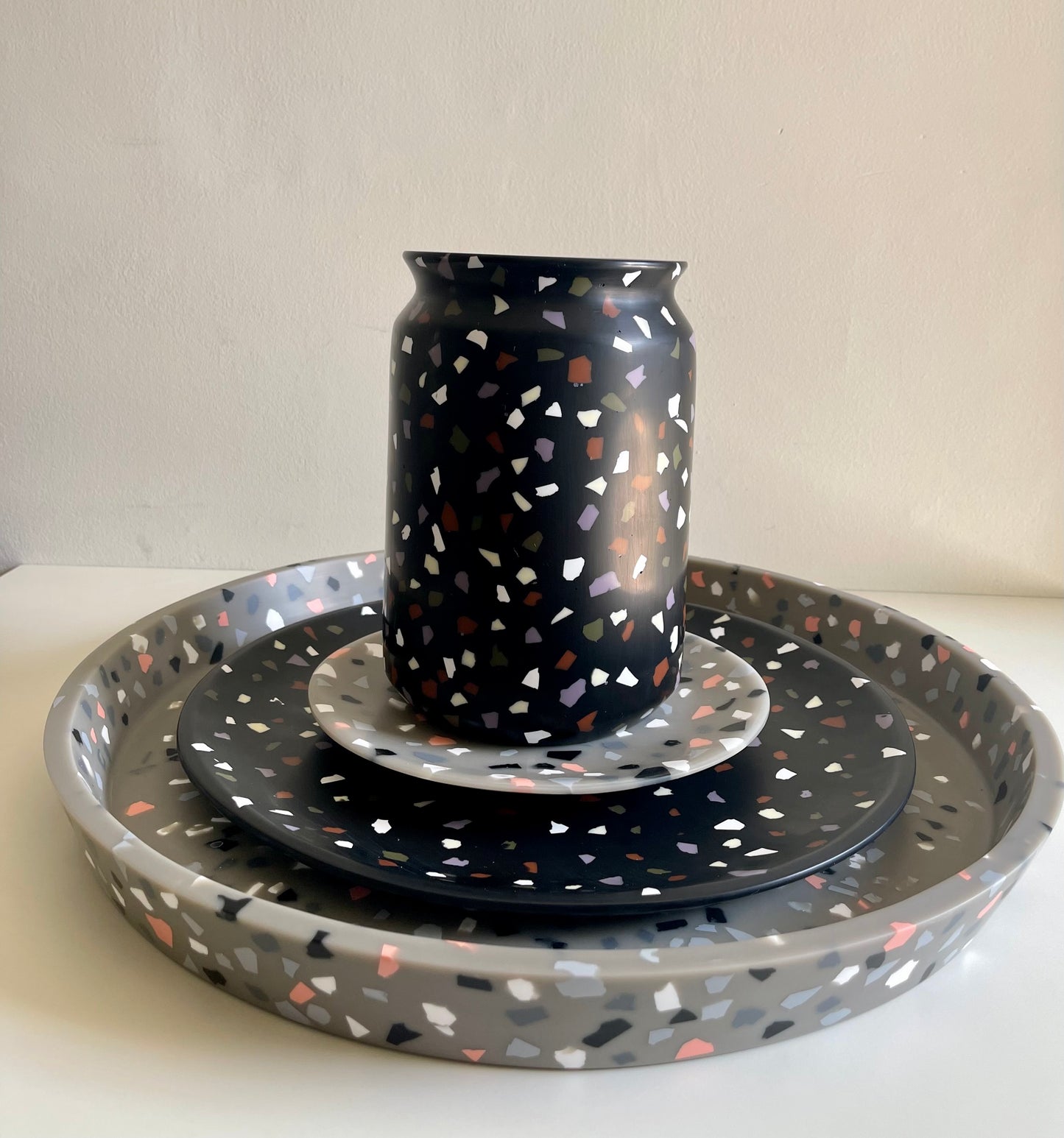 Plato de Resina Colección Pepita Negra Grande