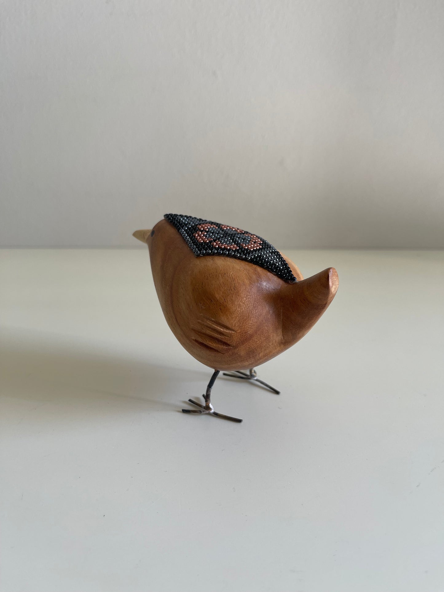 Pájaro de Madera con Arte Huichol