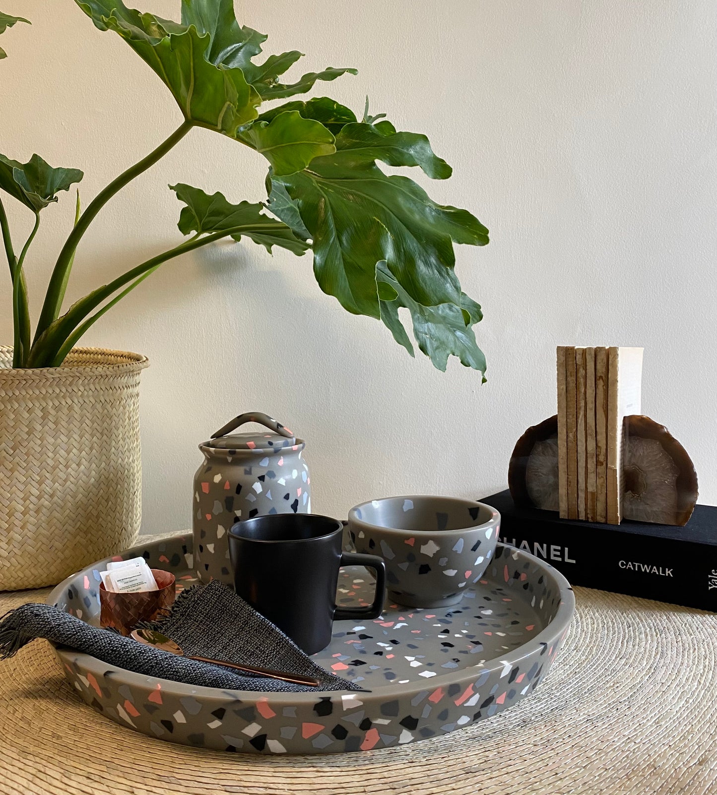 Bote de Resina con Tapa Colección Pepita Gris