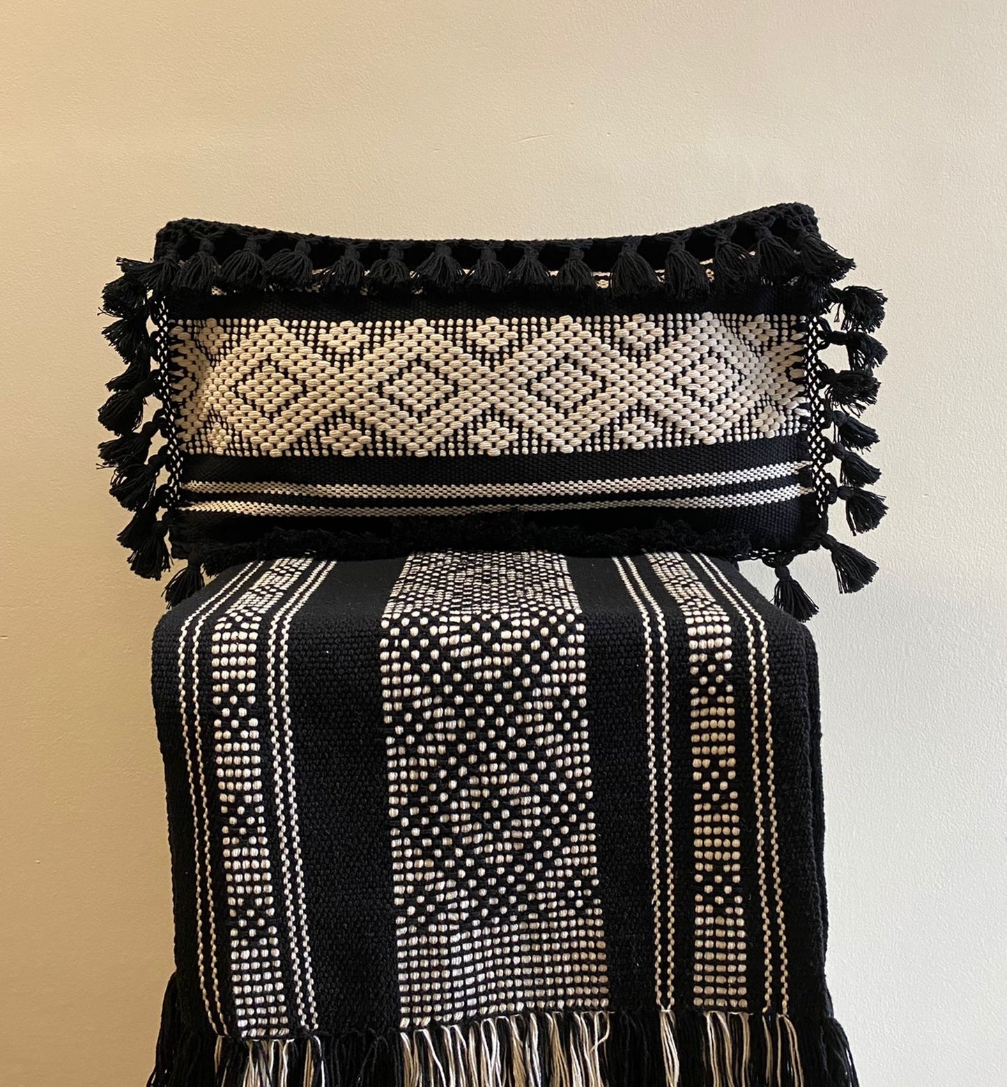 Funda de Cojín en Rectangular Telar De Cintura Negro