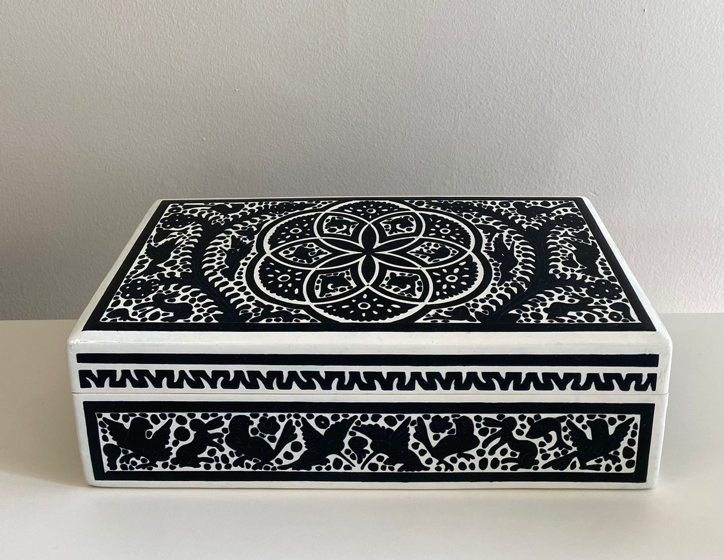 Caja Madera Linaloe Estrella Negro/Blanco