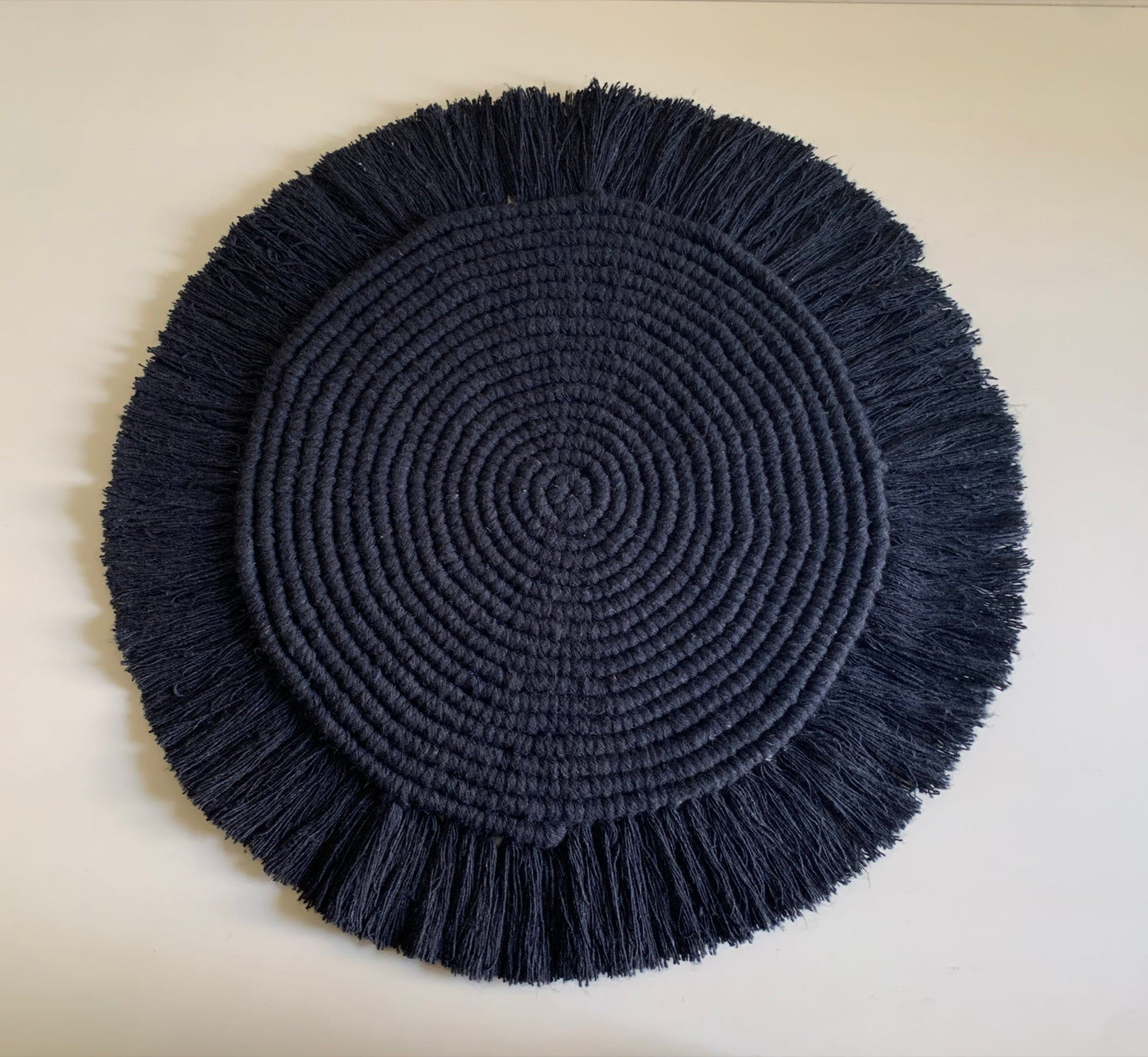 Bajo Plato de Macramé color Negro