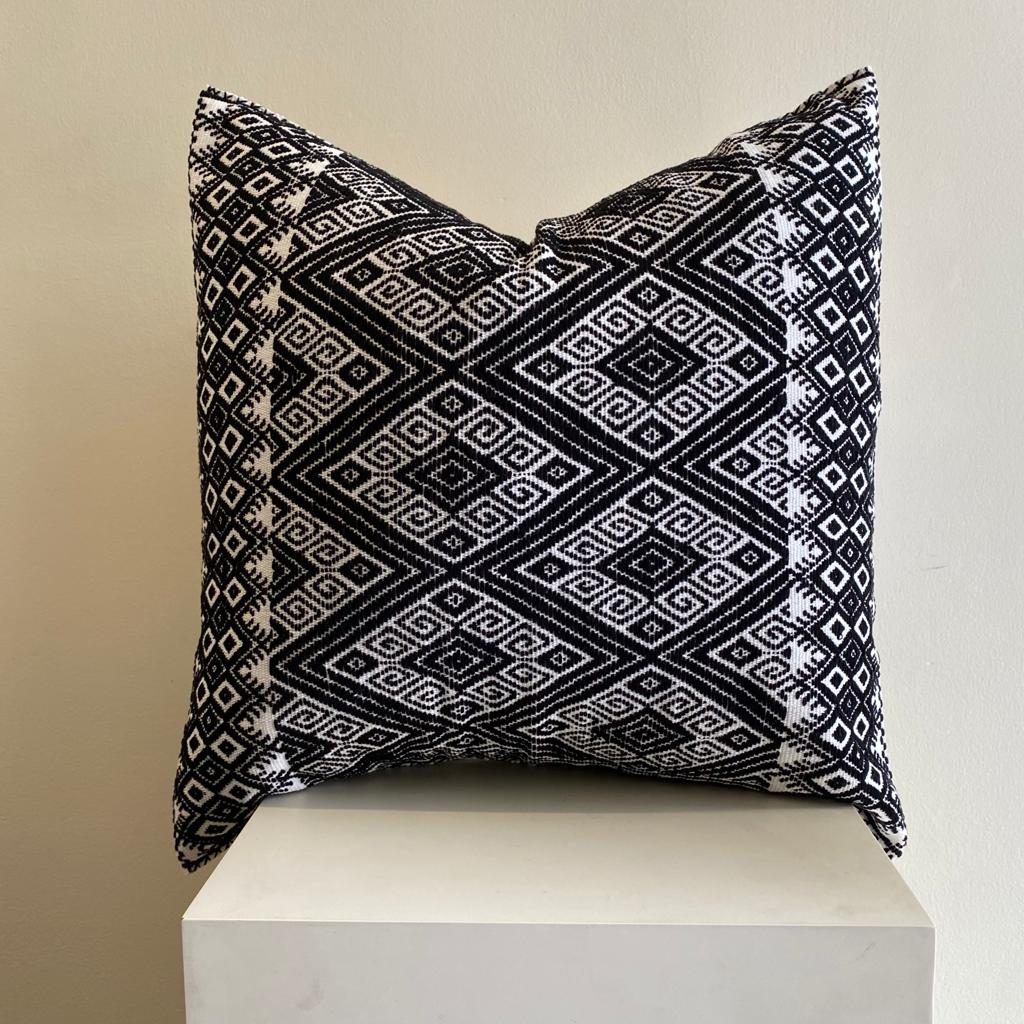 Funda de Cojín Decorativo Negro con Blanco