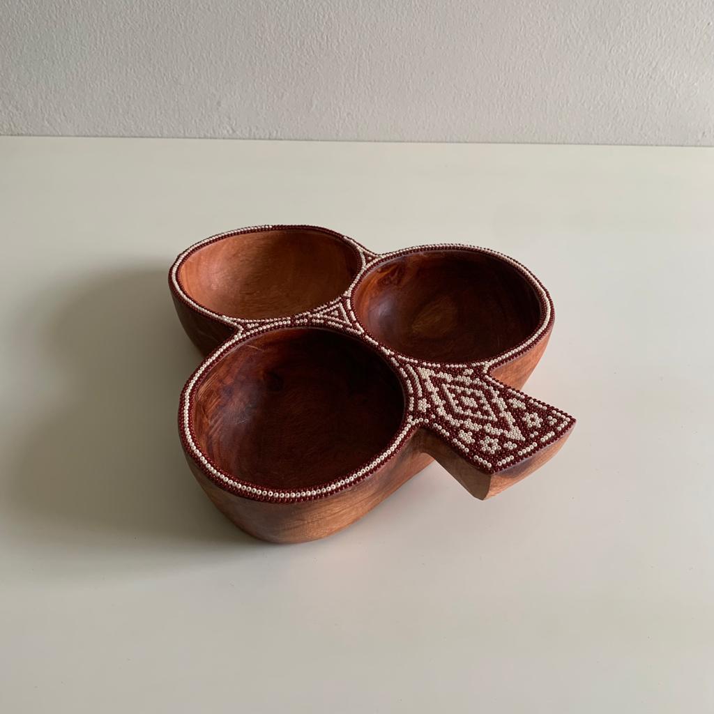 Trébol de Guamúchil con Arte Huichol
