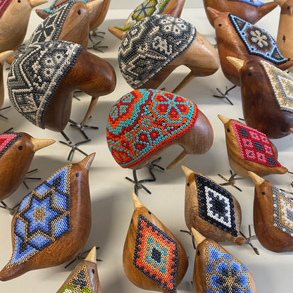 Pájaro de Madera con Arte Huichol
