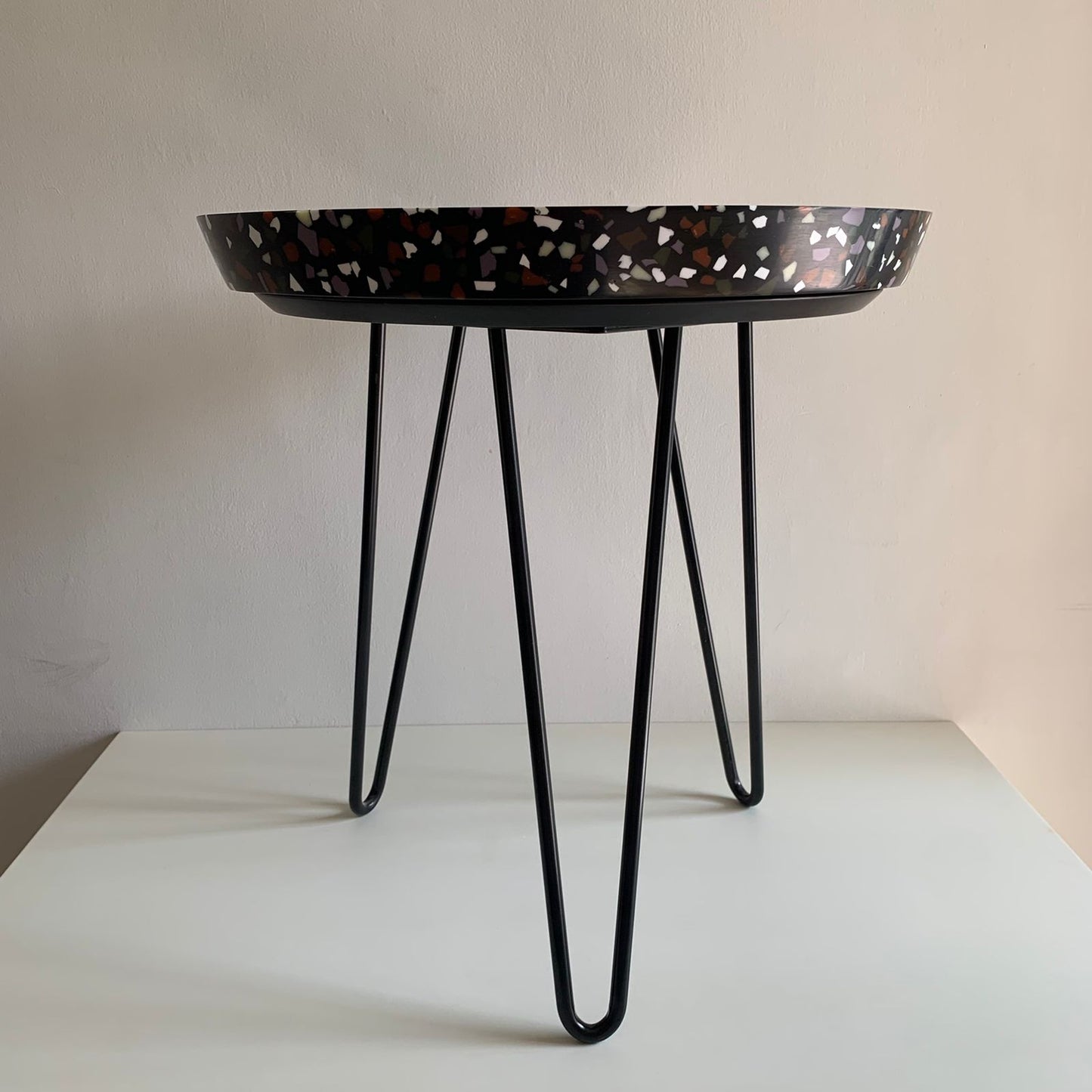 Mesa Lateral de Resina Colección Pepita Negra