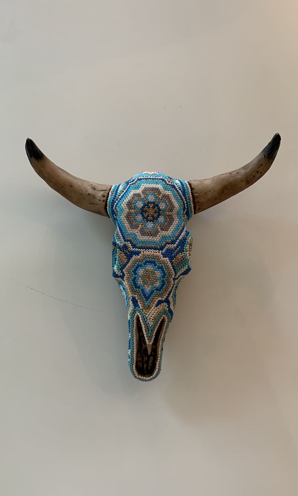 Cabeza de Vaca mini con Arte Huichol