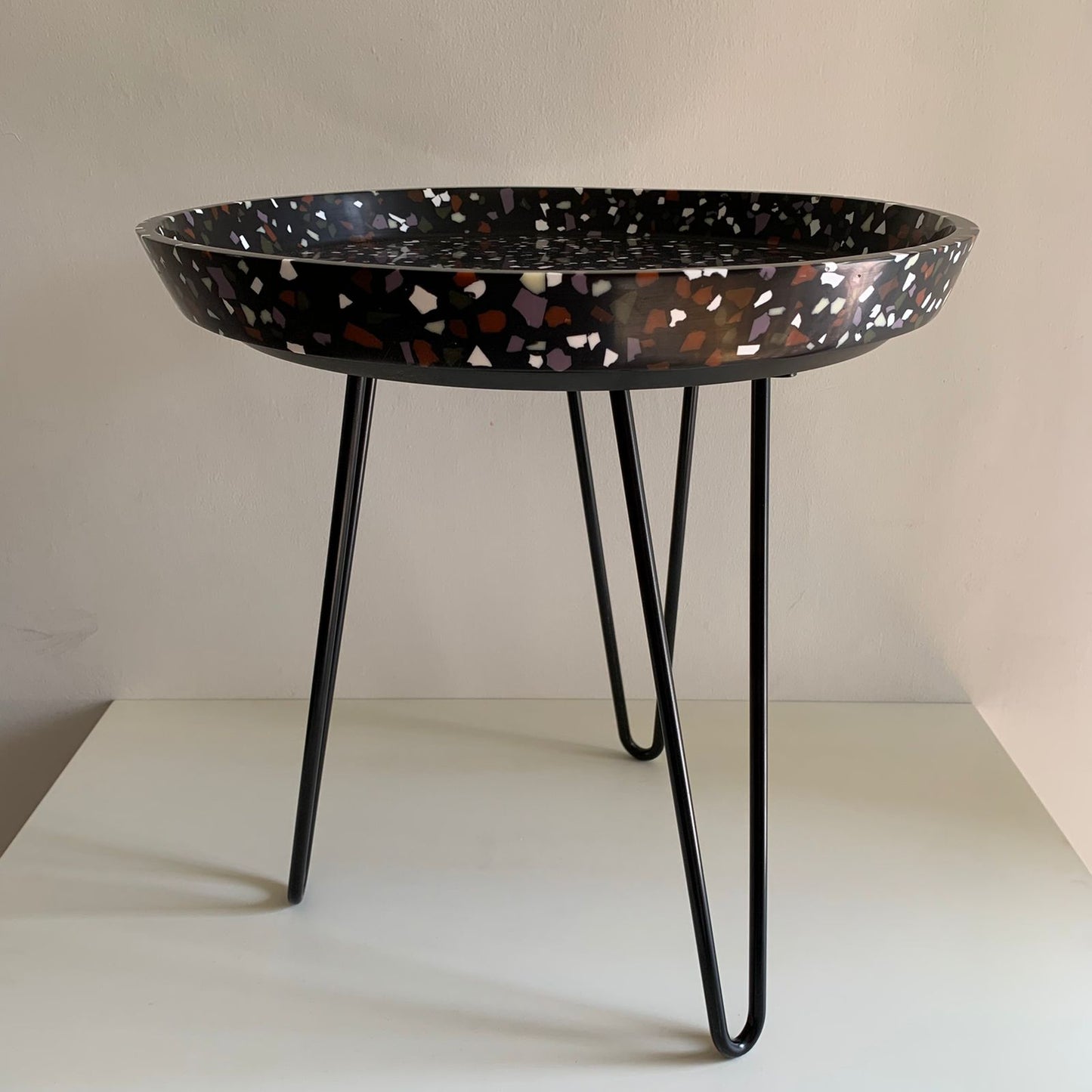 Mesa Lateral de Resina Colección Pepita Negra