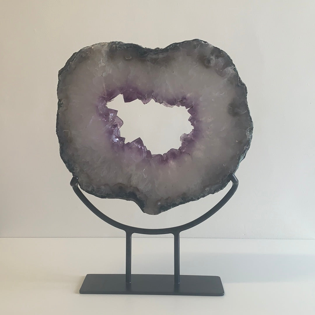 Piedra Mineral Amatista Con Base Modelo 1